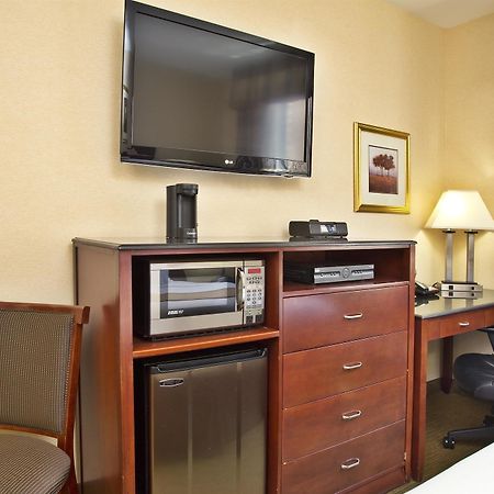 Best Western Plus Arena Hotel Нью-Йорк Экстерьер фото