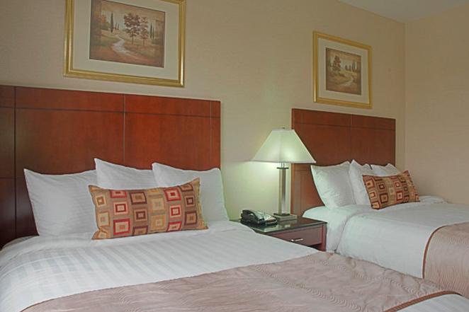 Best Western Plus Arena Hotel Нью-Йорк Экстерьер фото