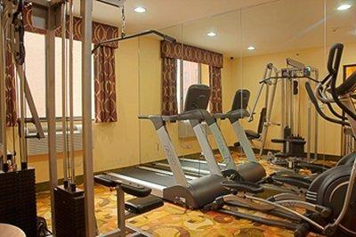 Best Western Plus Arena Hotel Нью-Йорк Экстерьер фото