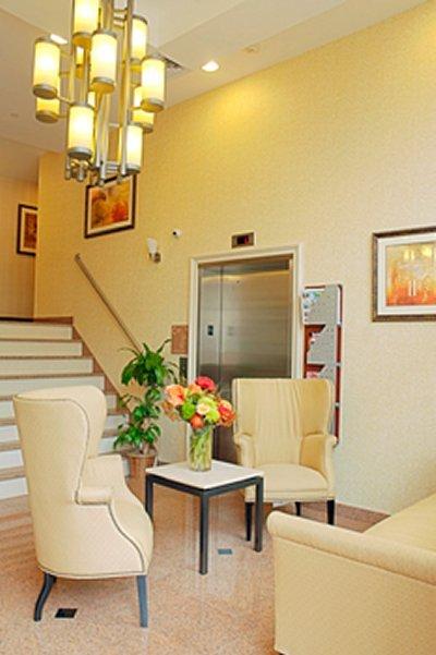 Best Western Plus Arena Hotel Нью-Йорк Экстерьер фото