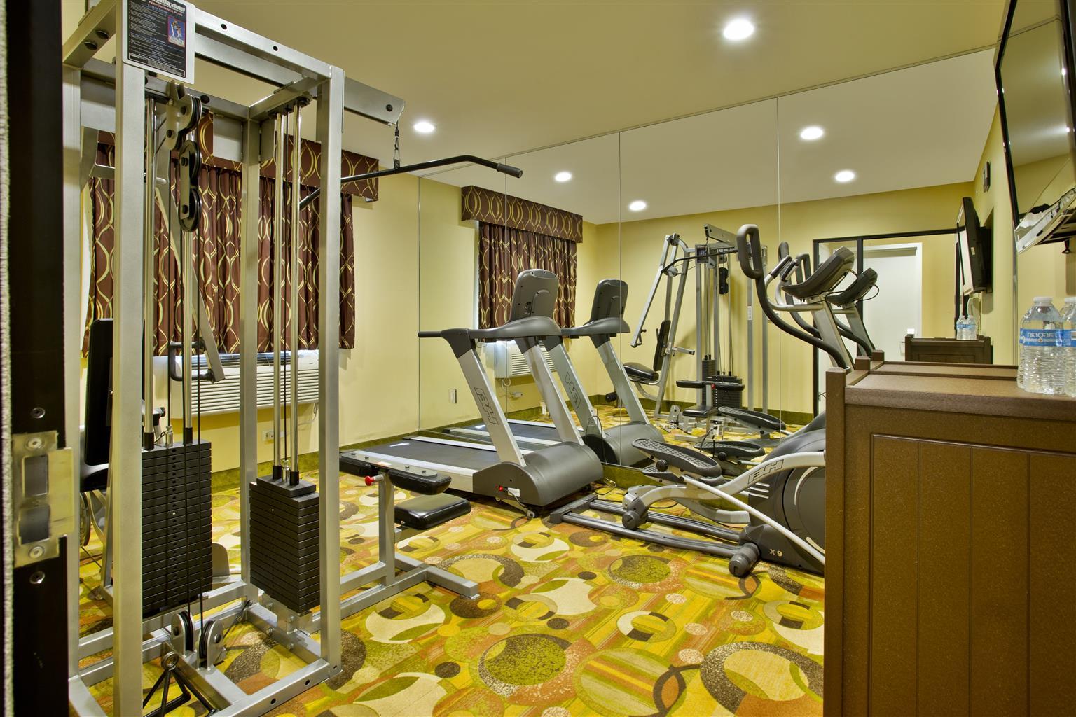 Best Western Plus Arena Hotel Нью-Йорк Экстерьер фото