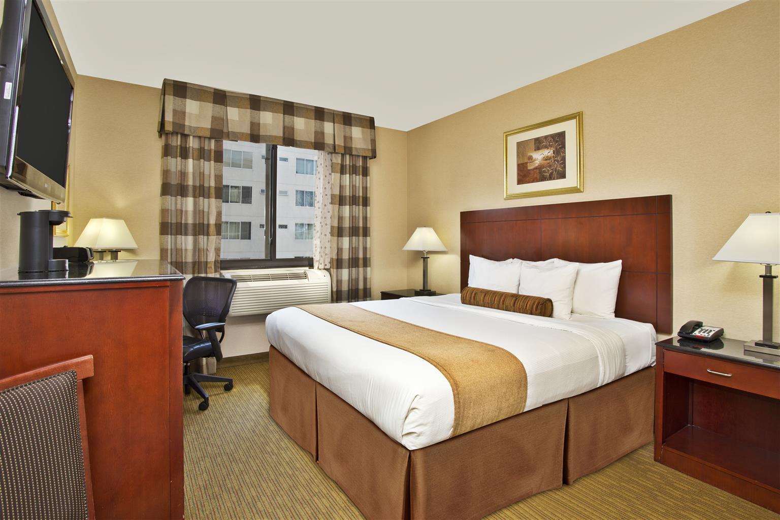 Best Western Plus Arena Hotel Нью-Йорк Экстерьер фото