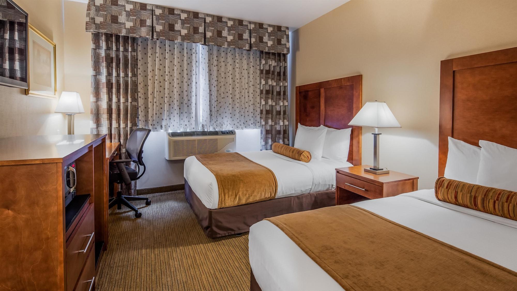 Best Western Plus Arena Hotel Нью-Йорк Экстерьер фото