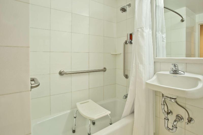 Best Western Plus Arena Hotel Нью-Йорк Экстерьер фото